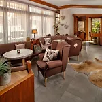 Neo Linde Esslingen 4*